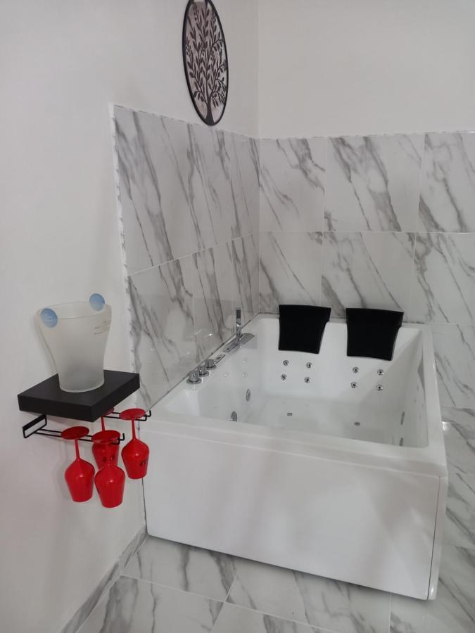 Jacuzzi Suite King Марсала Екстериор снимка